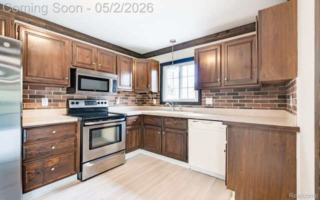 111 Blanche Drive, Troy, MI 48098