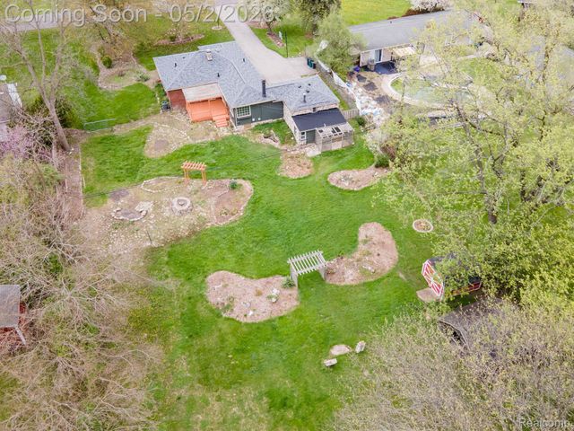 111 Blanche Drive, Troy, MI 48098