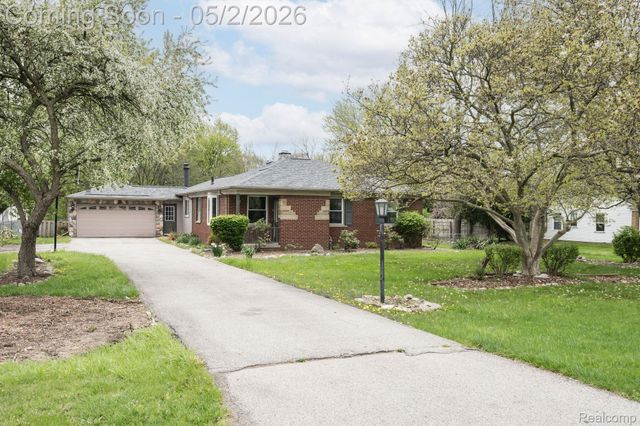 111 Blanche Drive, Troy, MI 48098