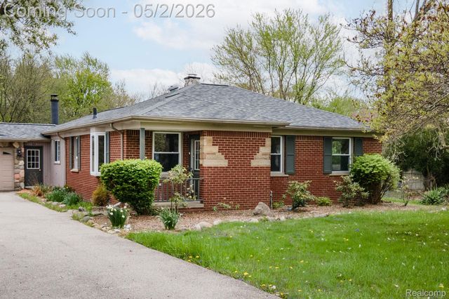 111 Blanche Drive, Troy, MI 48098