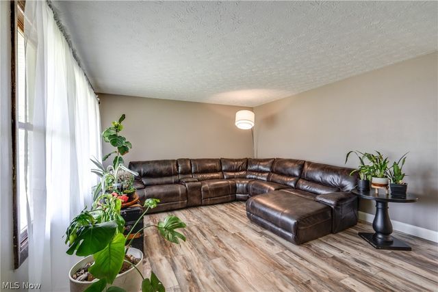 13452 Sunflower Avenue NW, Mogadore, OH 44260