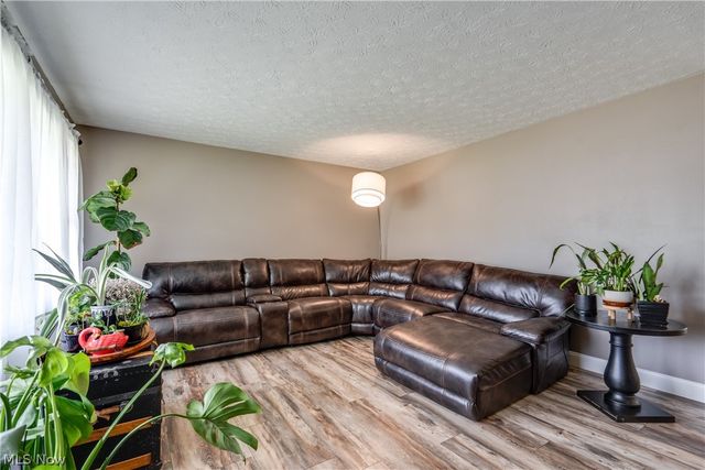 13452 Sunflower Avenue NW, Mogadore, OH 44260