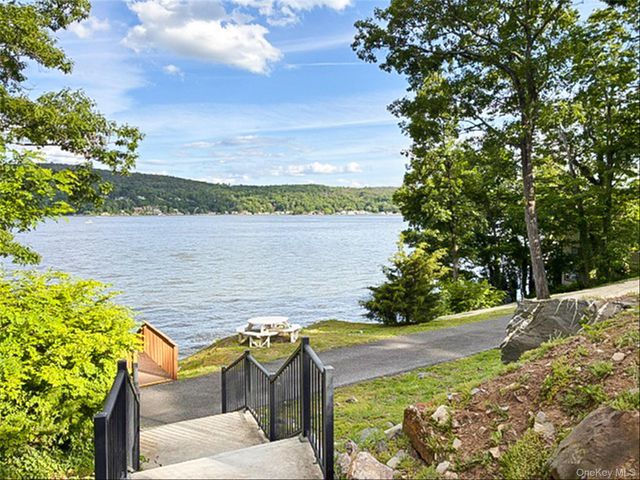 20 Blueberry Hill, Greenwood Lake, NY 10925