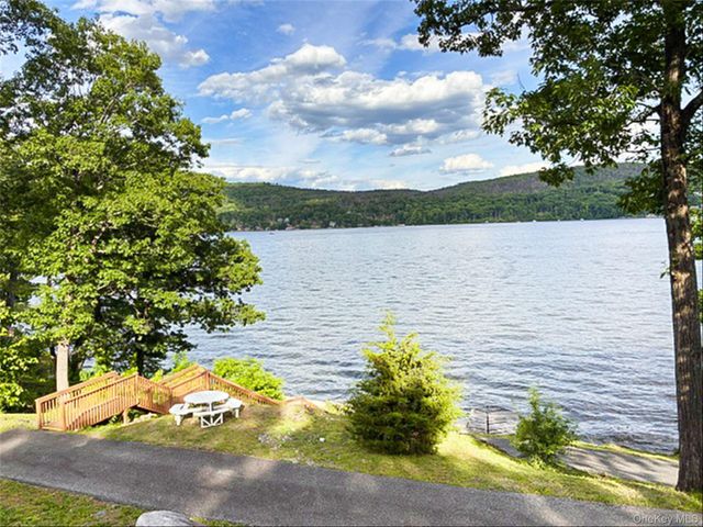 20 Blueberry Hill, Greenwood Lake, NY 10925