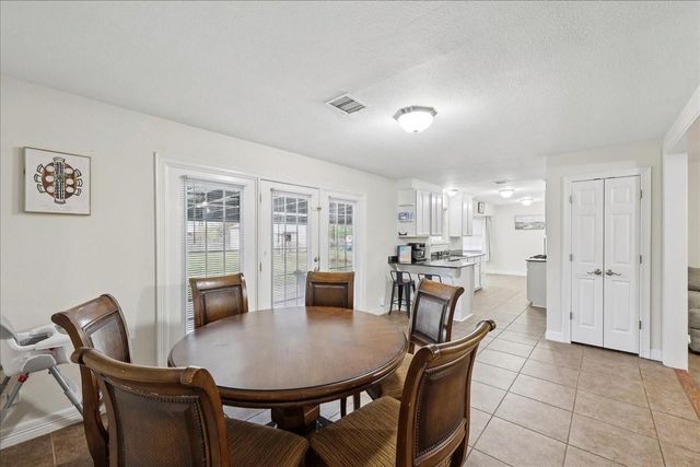 855 Carolina, Bridge City, TX 77611