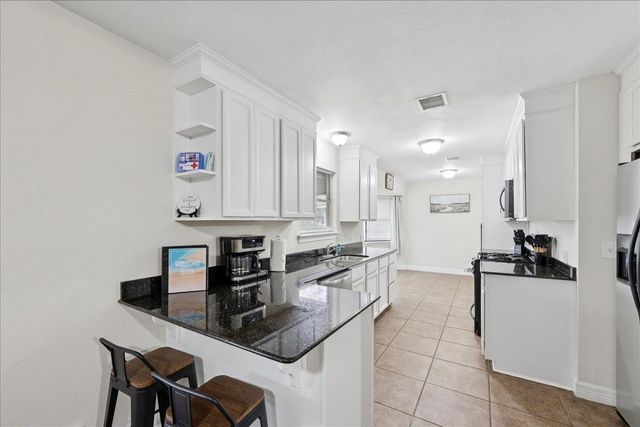 855 Carolina, Bridge City, TX 77611