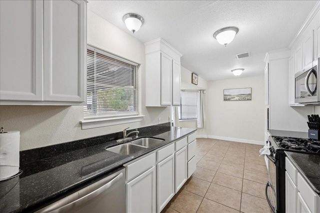 855 Carolina, Bridge City, TX 77611