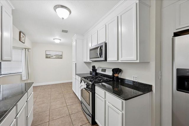 855 Carolina, Bridge City, TX 77611