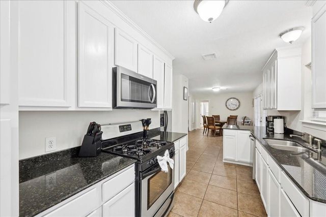 855 Carolina, Bridge City, TX 77611