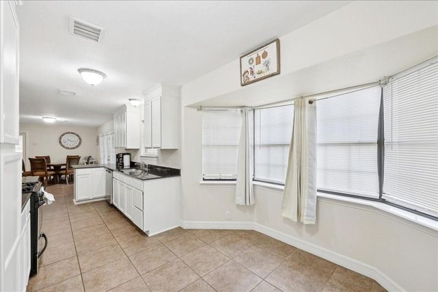 855 Carolina, Bridge City, TX 77611