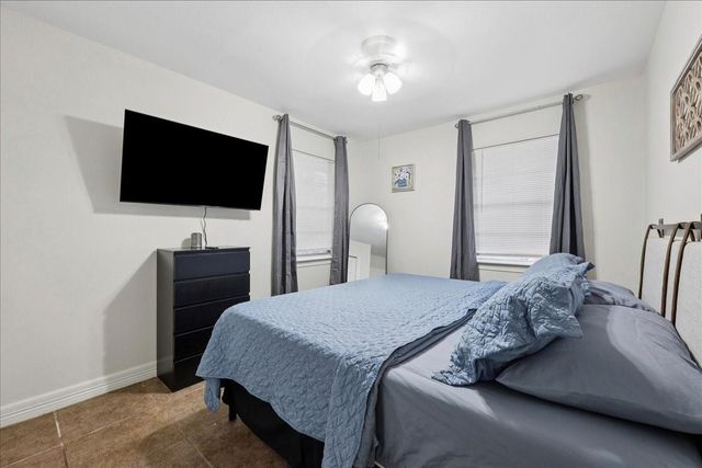 855 Carolina, Bridge City, TX 77611