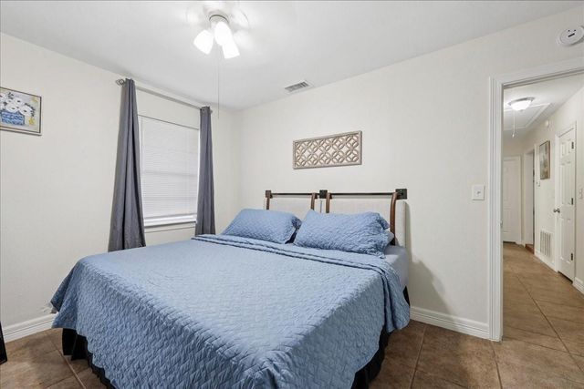 855 Carolina, Bridge City, TX 77611