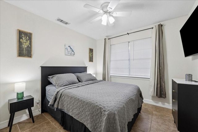 855 Carolina, Bridge City, TX 77611