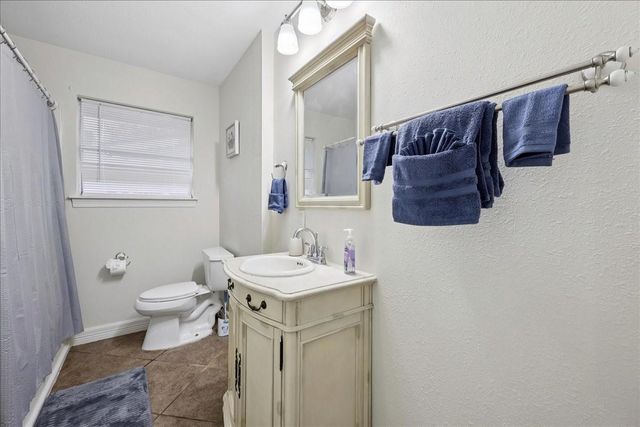 855 Carolina, Bridge City, TX 77611