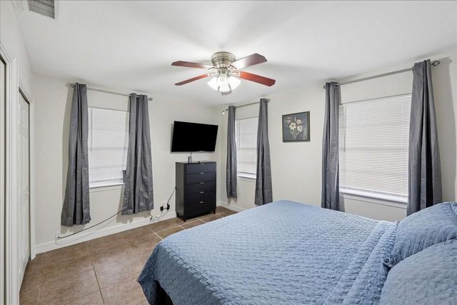 855 Carolina, Bridge City, TX 77611