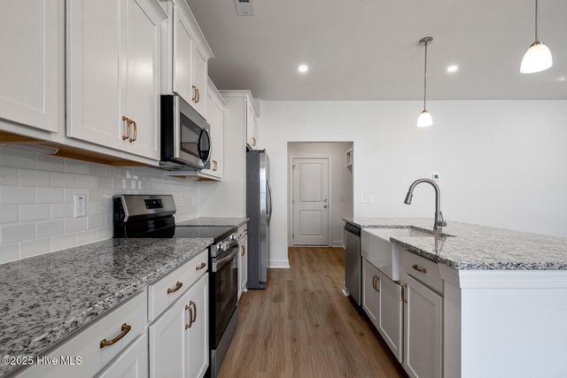 516 Burgundy Drive, Southern Pines, NC 28387