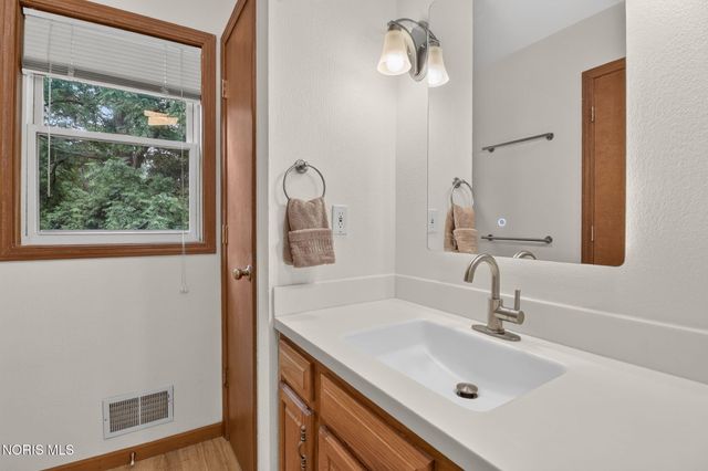 3446 Indian Oaks Lane, Toledo, OH 43617