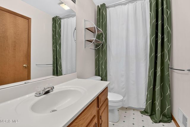 3446 Indian Oaks Lane, Toledo, OH 43617