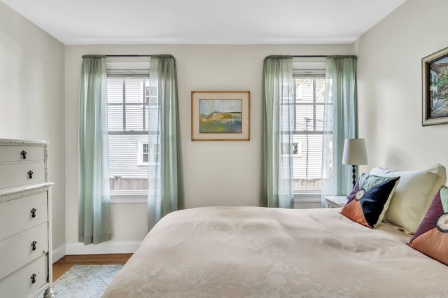33 Clyde St 1, Somerville, MA 02145