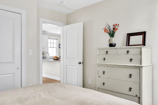33 Clyde St 1, Somerville, MA 02145