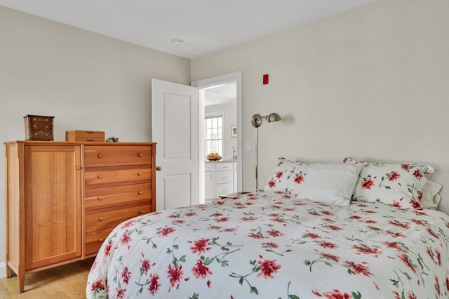 33 Clyde St 1, Somerville, MA 02145