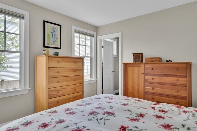 33 Clyde St 1, Somerville, MA 02145