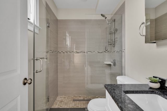 33 Clyde St 1, Somerville, MA 02145