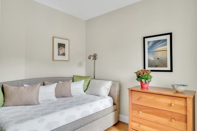 33 Clyde St 1, Somerville, MA 02145