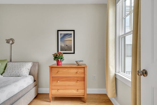 33 Clyde St 1, Somerville, MA 02145