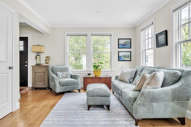 33 Clyde St 1, Somerville, MA 02145