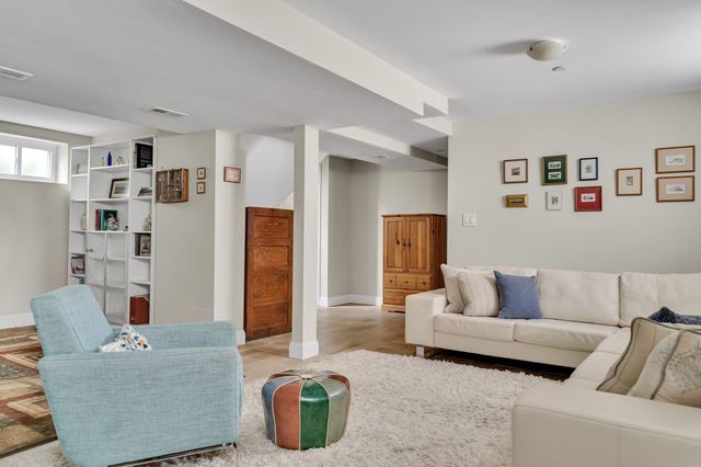 33 Clyde St 1, Somerville, MA 02145