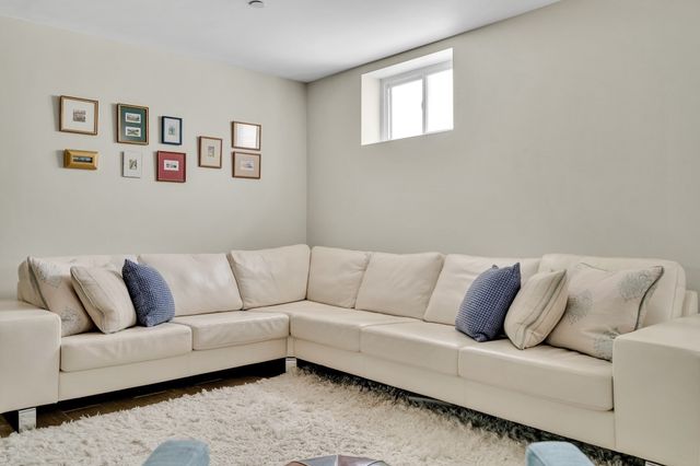 33 Clyde St 1, Somerville, MA 02145
