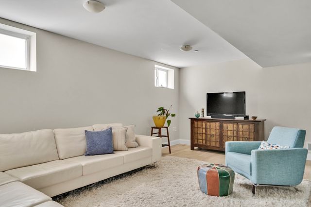 33 Clyde St 1, Somerville, MA 02145