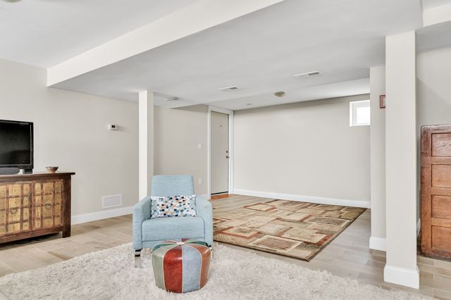 33 Clyde St 1, Somerville, MA 02145