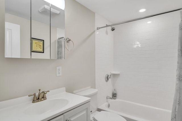 33 Clyde St 1, Somerville, MA 02145