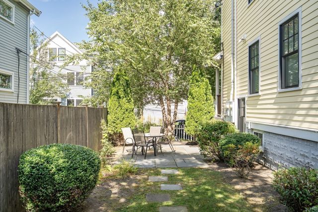 33 Clyde St 1, Somerville, MA 02145