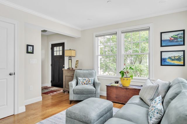 33 Clyde St 1, Somerville, MA 02145