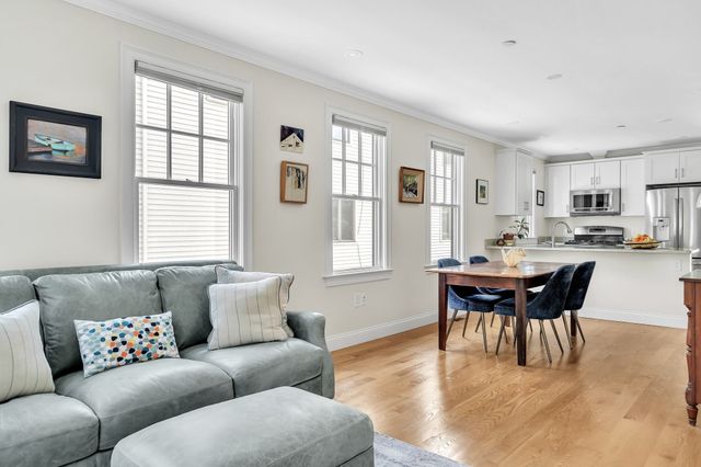 33 Clyde St 1, Somerville, MA 02145
