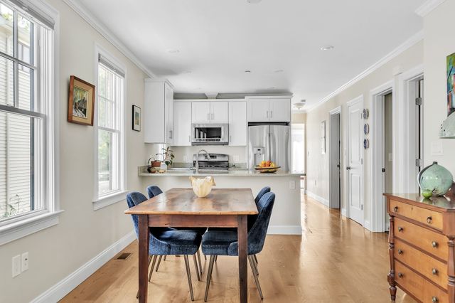 33 Clyde St 1, Somerville, MA 02145