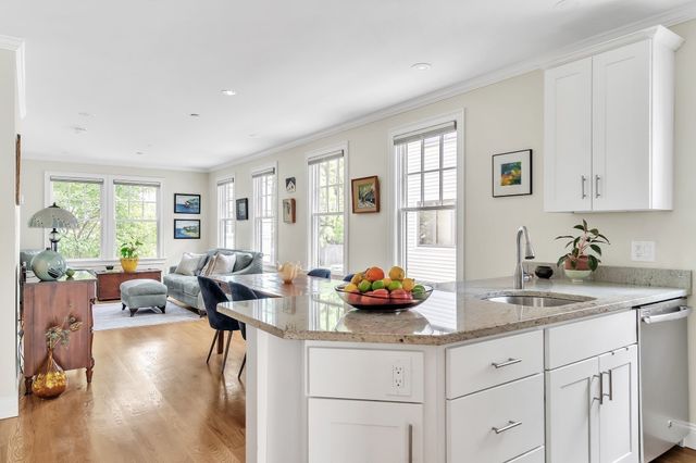 33 Clyde St 1, Somerville, MA 02145