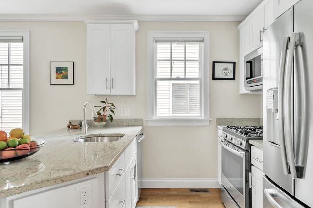 33 Clyde St 1, Somerville, MA 02145