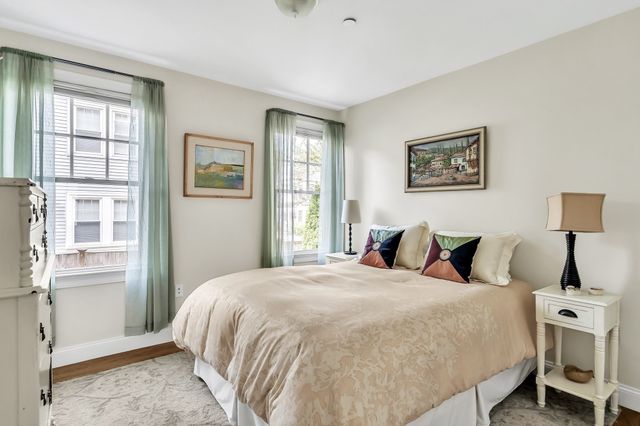 33 Clyde St 1, Somerville, MA 02145