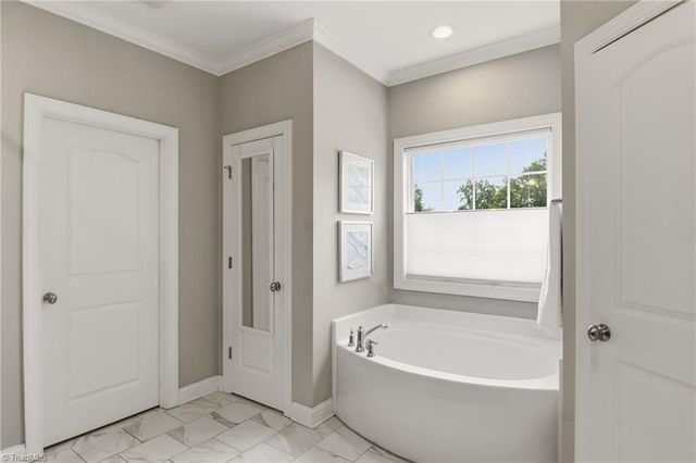528 Amos Garden Drive, Winston-salem, NC 27104