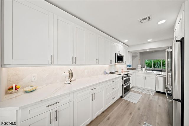 248 4th AVE S D201, Naples, FL 34102