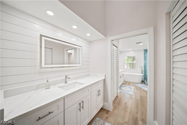248 4th AVE S D201, Naples, FL 34102