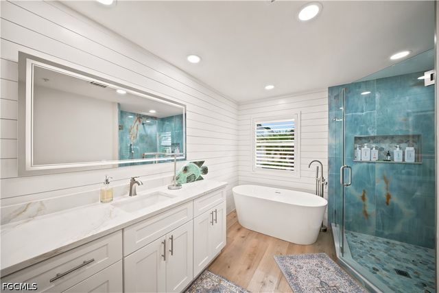 248 4th AVE S D201, Naples, FL 34102