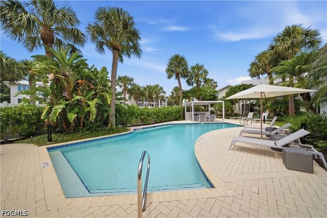 248 4th AVE S D201, Naples, FL 34102