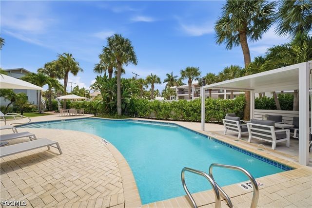 248 4th AVE S D201, Naples, FL 34102