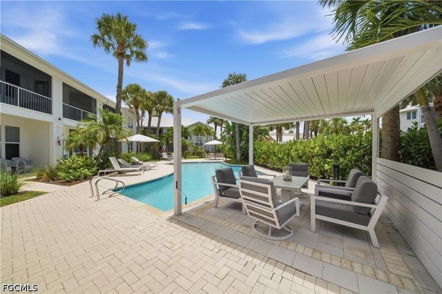 248 4th AVE S D201, Naples, FL 34102