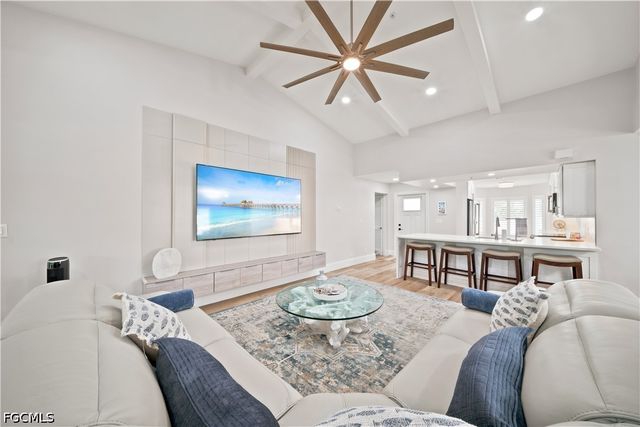 248 4th AVE S D201, Naples, FL 34102